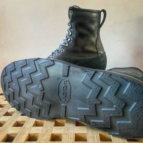 White's Smokejumper in Seidel Black Oil Tan Roughout