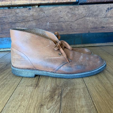 Clarks Desert Boot in Dark Tan