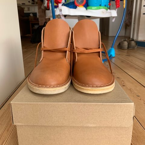 Clarks Desert Boot in Dark Tan