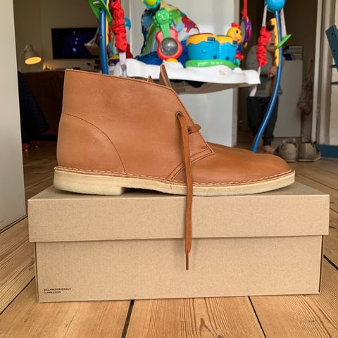 Clarks Desert Boot in Dark Tan