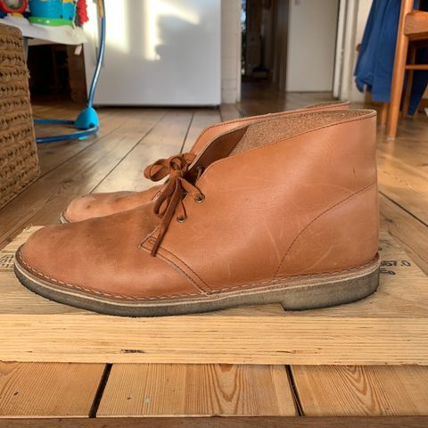 Clarks Desert Boot in Dark Tan