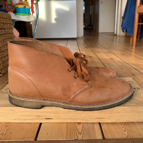 Clarks Desert Boot in Dark Tan