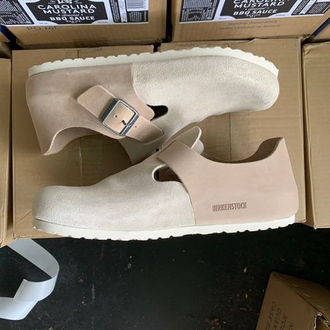 Birkenstock London in Sandcastle Suede