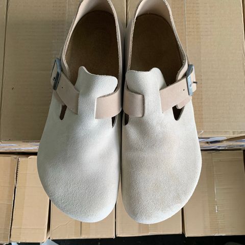 Birkenstock London in Sandcastle Suede