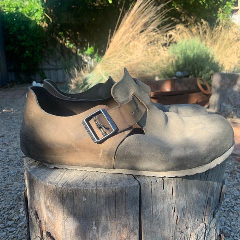 Birkenstock London in Sandcastle Suede
