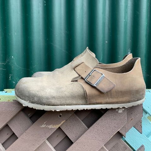 Birkenstock London in Sandcastle Suede