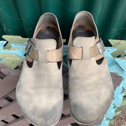 Birkenstock London in Sandcastle Suede
