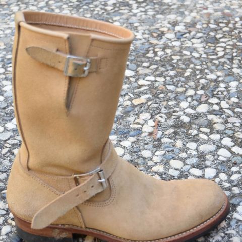 Attractions BILTBUCK Engineer Boots in Sand Beige Suede