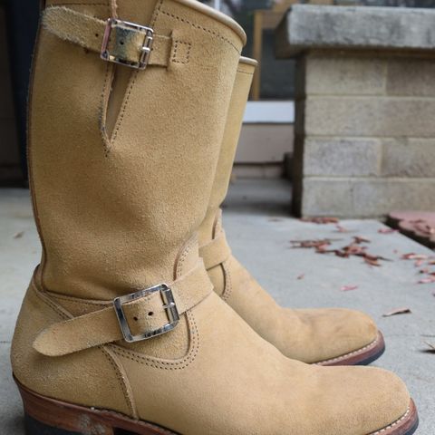 Attractions BILTBUCK Engineer Boots in Sand Beige Suede