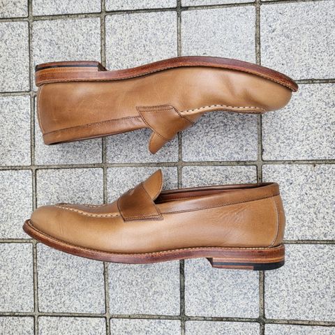 Grant Stone Traveler Penny in Horween Dune Chromexcel