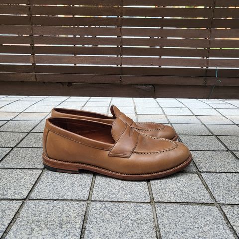 Grant Stone Traveler Penny in Horween Dune Chromexcel