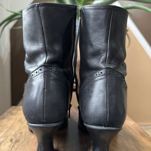 View photo of Stockerpoint Stiefel 4490 Handmade in Unknown Leather