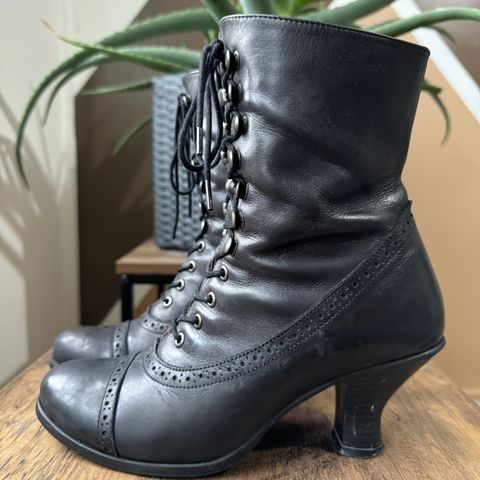 View photo of Stockerpoint Stiefel 4490 Handmade in Unknown Leather