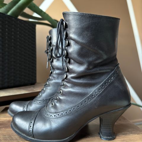 View photo of Stockerpoint Stiefel 4490 Handmade in Unknown Leather