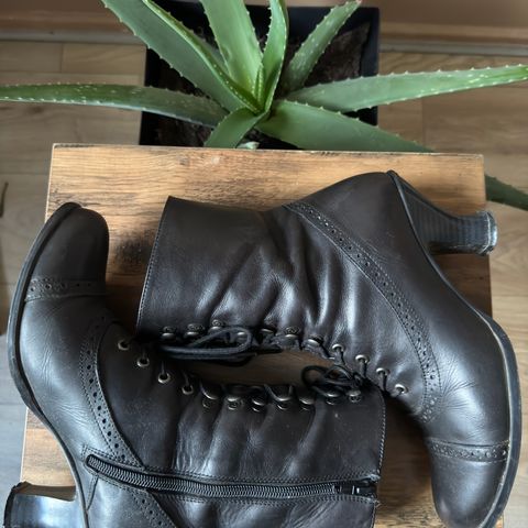 View photo of Stockerpoint Stiefel 4490 Handmade in Unknown Leather