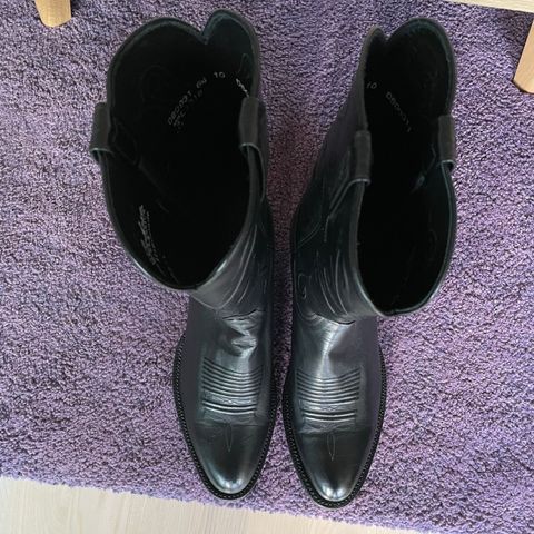 Lucchese Cowboy Boots in Black Kangaroo