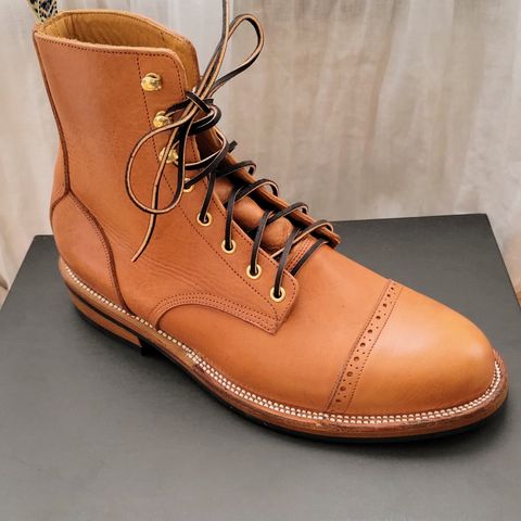 View photo of Unmarked DB Hunter in Horween English Tan Essex