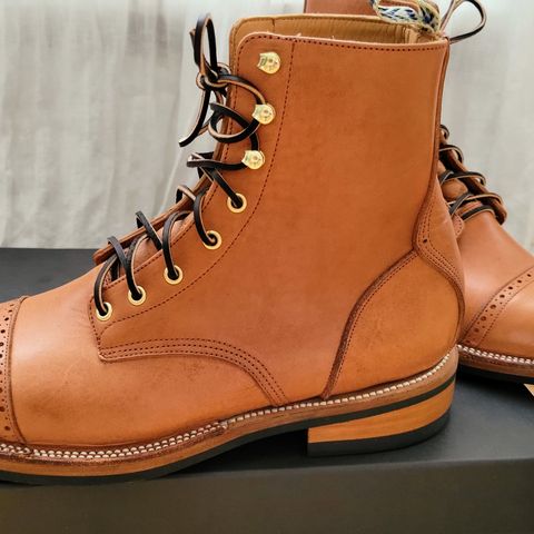 View photo of Unmarked DB Hunter in Horween English Tan Essex