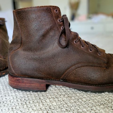 Unmarked Suno in C.F. Stead Brown Waxy Commander