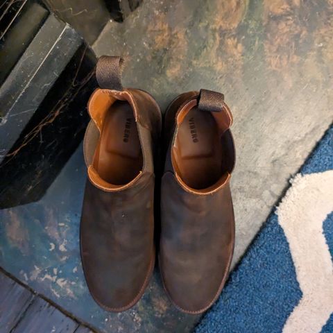 Viberg Chelsea in C.F. Stead Snuff Waxy Commander Suede