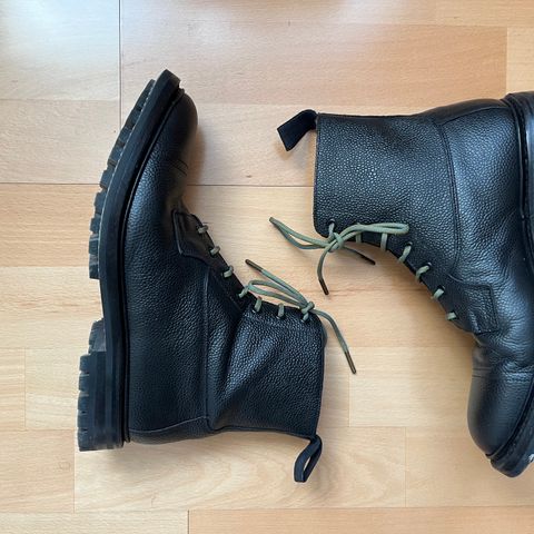Tricker's Grassmere Country Boot in Black Scotch Grain