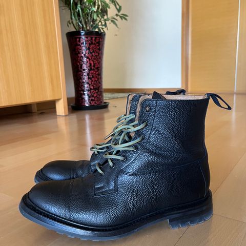 Tricker's Grassmere Country Boot in Black Scotch Grain