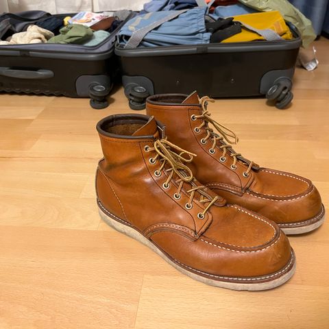 View photo of Red Wing 6-Inch Classic Moc in S.B. Foot Oro Legacy