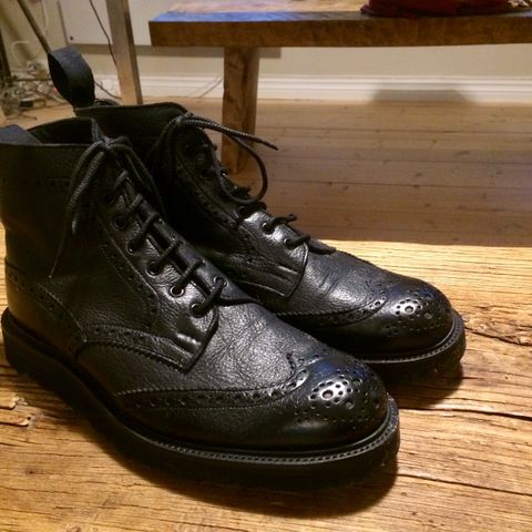 Tricker's Stow Country Boot in Black Olivvia Deerskin