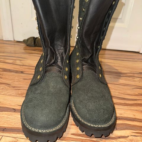 Viberg 155 Smokejumper Work Boot in Black Rough Out