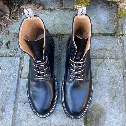 Unmarked DB Hunter in Horween Black Chromexcel