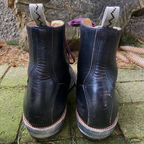 Unmarked DB Hunter in Horween Black Chromexcel
