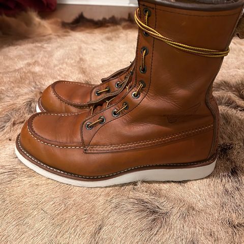 Red Wing 8-Inch Classic Moc in S.B. Foot Oro-Iginal