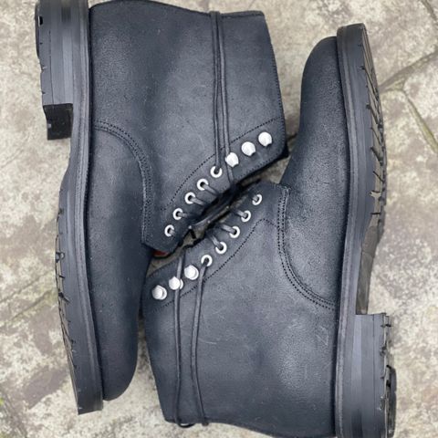 Grant Stone Edward Boot in C.F. Stead Black Waxy Commander Suede