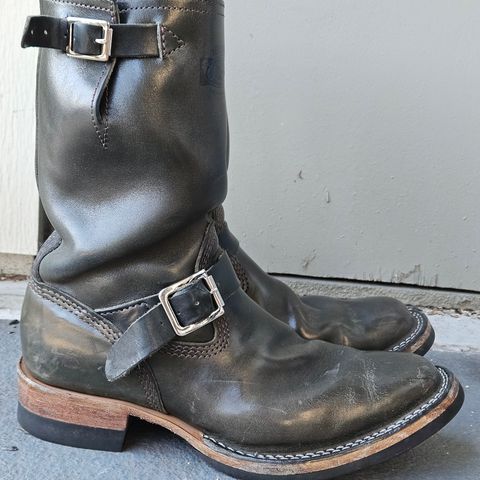 View photo of Wesco Mister Lou in Maryam Petrolio Waxed Black Horsehide