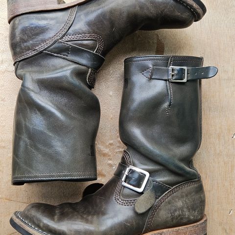 Search result thumbnail of Wesco Mister Lou in Maryam Petrolio Waxed Black Horsehide