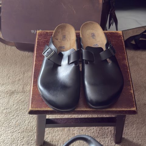 Birkenstock Boston in Black Veg Tan