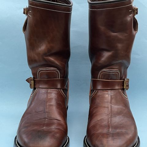 View photo of Unsung U 22-2 Engineer Boot in Maryam Toscanello Horsebutt Overdyed Walnut