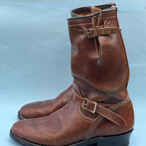 View photo of Unsung U 22-2 Engineer Boot in Maryam Toscanello Horsebutt Overdyed Walnut