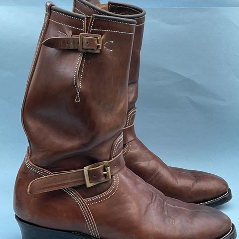 View photo of Unsung U 22-2 Engineer Boot in Maryam Toscanello Horsebutt Overdyed Walnut