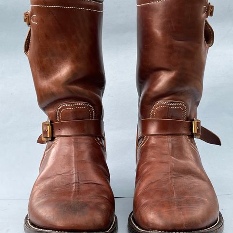 View photo of Unsung U 22-2 Engineer Boot in Maryam Toscanello Horsebutt Overdyed Walnut