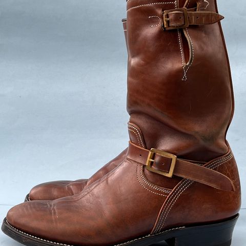 View photo of Unsung U 22-2 Engineer Boot in Maryam Toscanello Horsebutt Overdyed Walnut