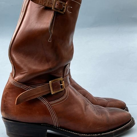 View photo of Unsung U 22-2 Engineer Boot in Maryam Toscanello Horsebutt Overdyed Walnut