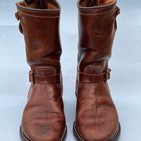 View photo of Unsung U 22-2 Engineer Boot in Maryam Toscanello Horsebutt Overdyed Walnut