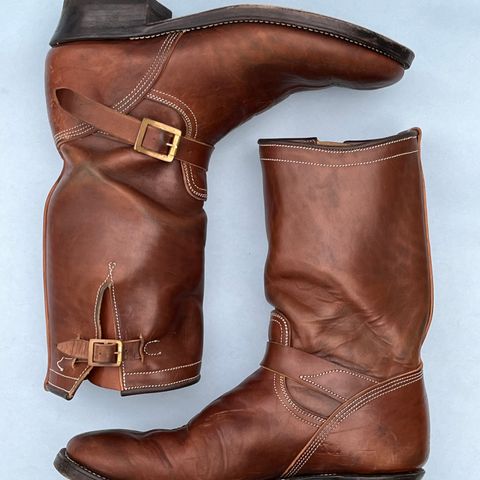 View photo of Unsung U 22-2 Engineer Boot in Maryam Toscanello Horsebutt Overdyed Walnut