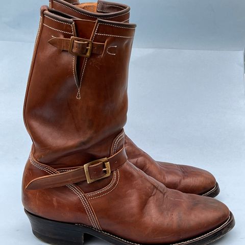 View photo of Unsung U 22-2 Engineer Boot in Maryam Toscanello Horsebutt Overdyed Walnut