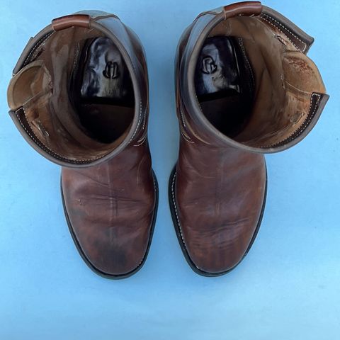 View photo of Unsung U 22-2 Engineer Boot in Maryam Toscanello Horsebutt Overdyed Walnut