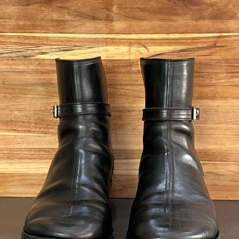 View photo of Crux Deluxe Jodhpur in Guidi Black Horsehide