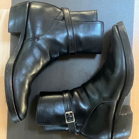 View photo of Crux Deluxe Jodhpur in Guidi Black Horsehide