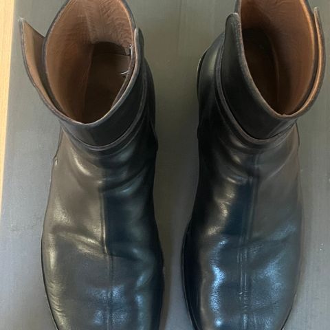 View photo of Crux Deluxe Jodhpur in Guidi Black Horsehide