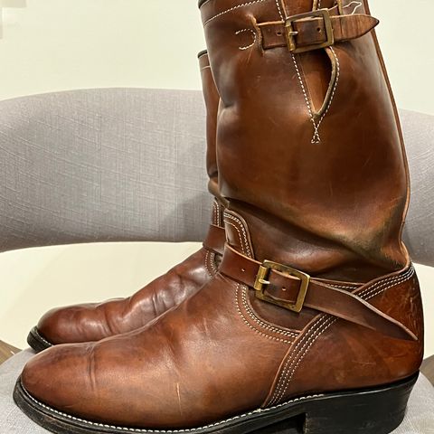 Unsung U 22-2 Engineer Boot in Maryam Toscanello Horsebutt Overdyed Walnut